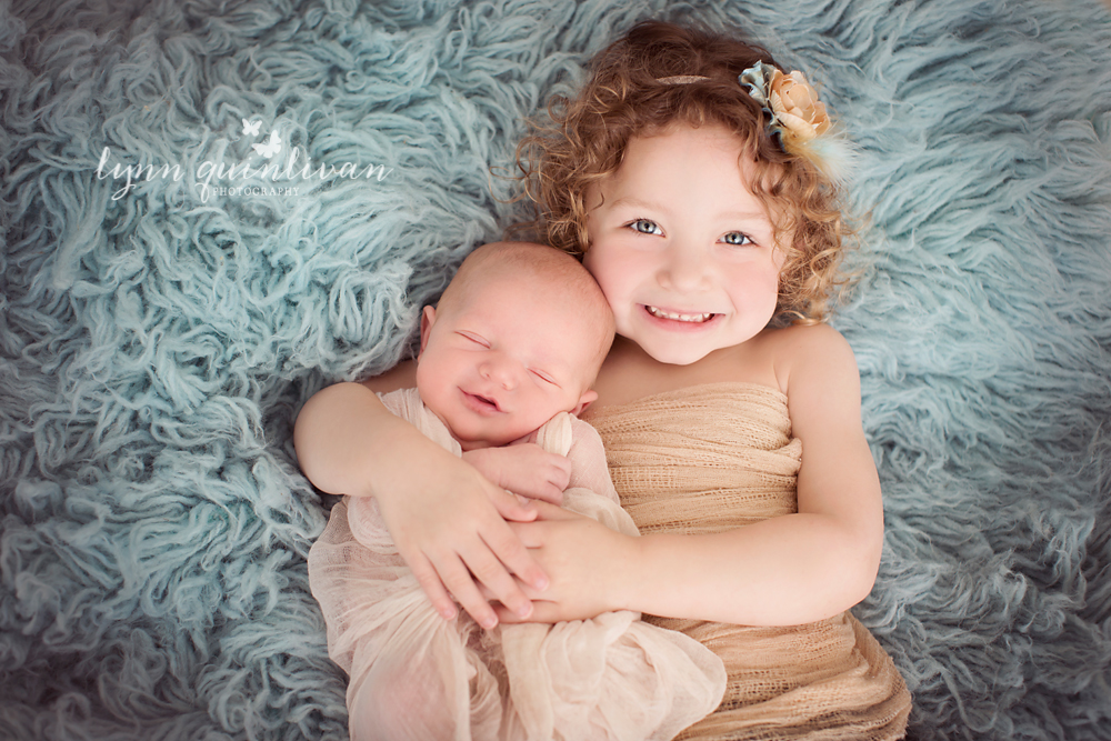 Ma Newborn and sibling photographer
