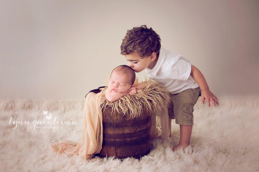 Mass Newborn and sibling photographer